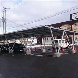 Wiata mieszkalna z panelami słonecznymi